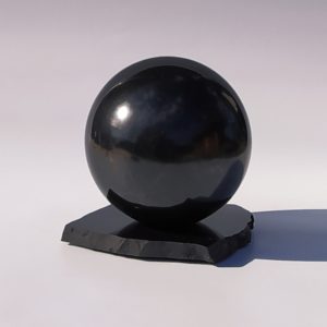 Sungit gömbök talppal