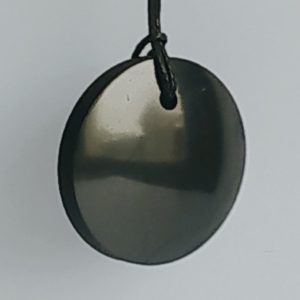 Sungit  sungit shungite szungit Šungit shungit 순지트 Shungita  dupla domború lencse medál szellemi látás védelem+