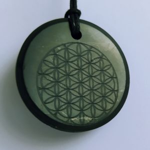 Sungit  sungit shungite szungit Šungit shungit 순지트 Shungita  élet virága medál szellemi emelkedés védelem prana