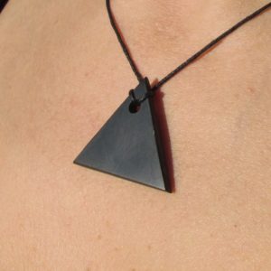 Sungit  sungit shungite szungit Šungit shungit 순지트 Shungita  női-amulett  védelem medál erősíti a nőiséget véd csakra aura energia+
