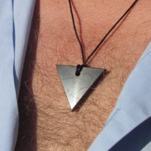 Sungit  sungit shungite szungit Šungit shungit 순지트 Shungita  férfi-amulett medál ezoékszer védelem + energia